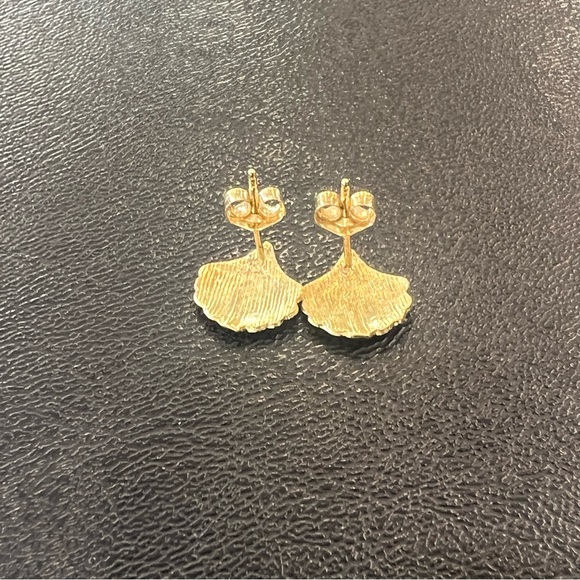 Shell Earrings 14 karat yellow gold stud - Picture 3 of 5